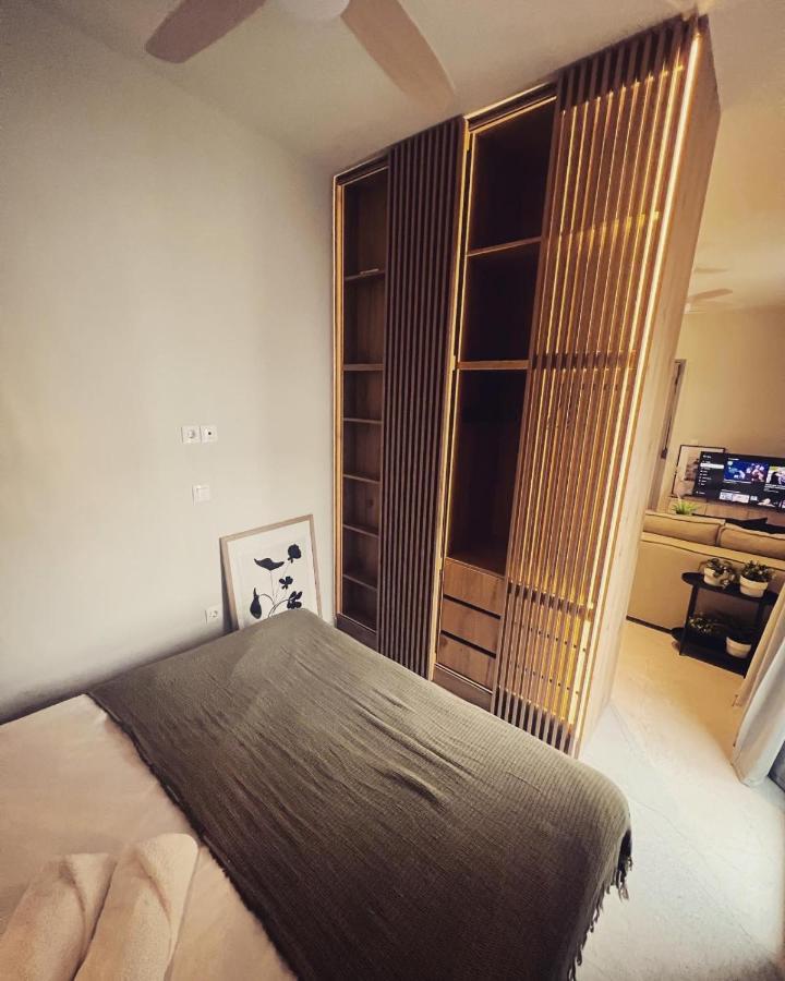 Luxurious Wooden Detail Flat In City Center Chalkís Exteriör bild