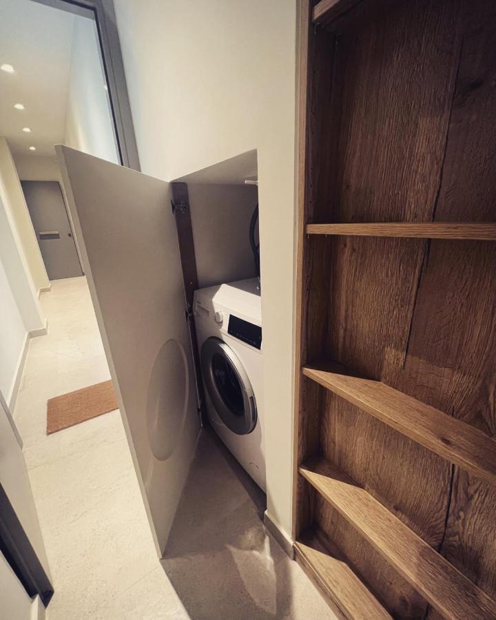 Luxurious Wooden Detail Flat In City Center Chalkís Exteriör bild