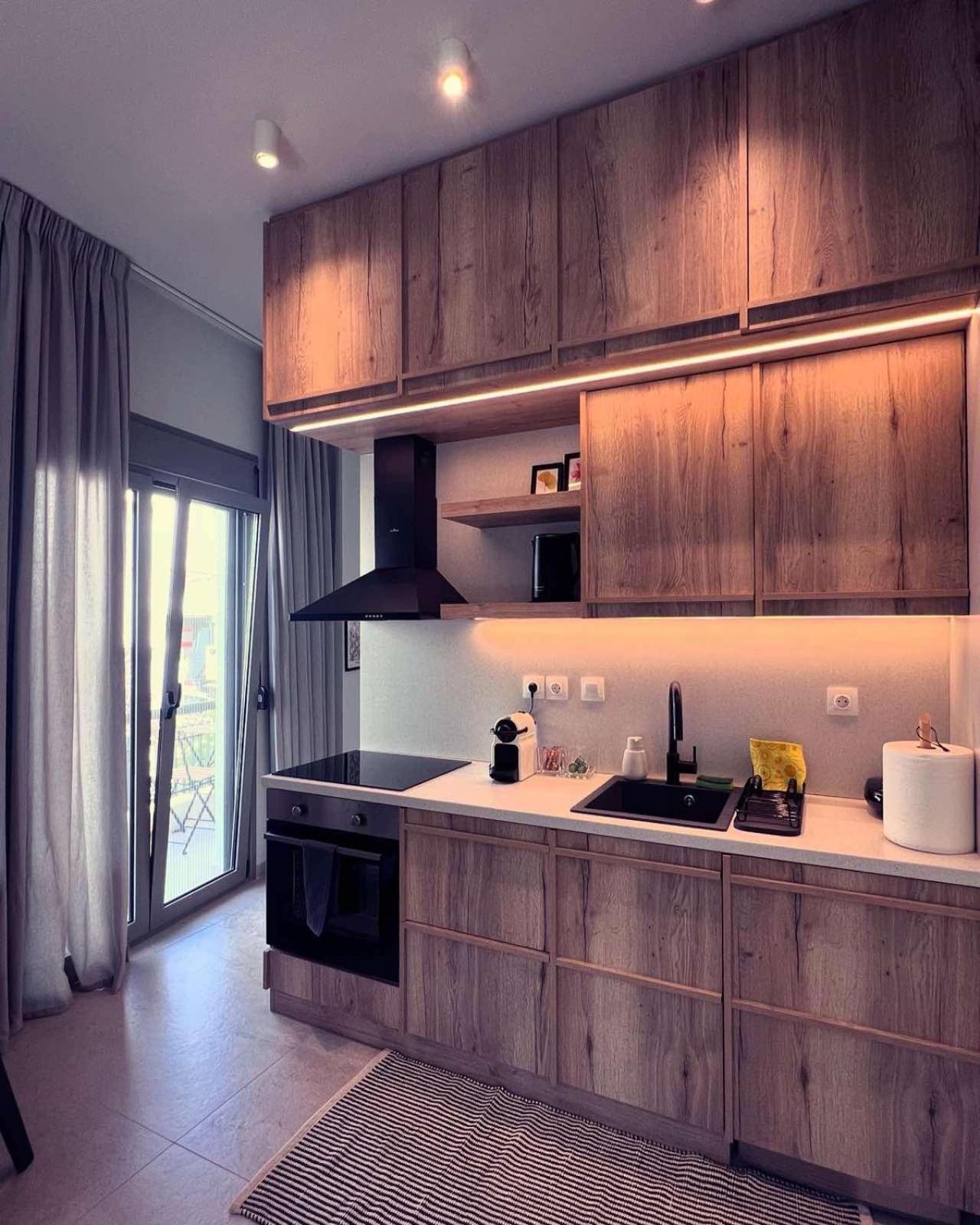 Luxurious Wooden Detail Flat In City Center Chalkís Exteriör bild